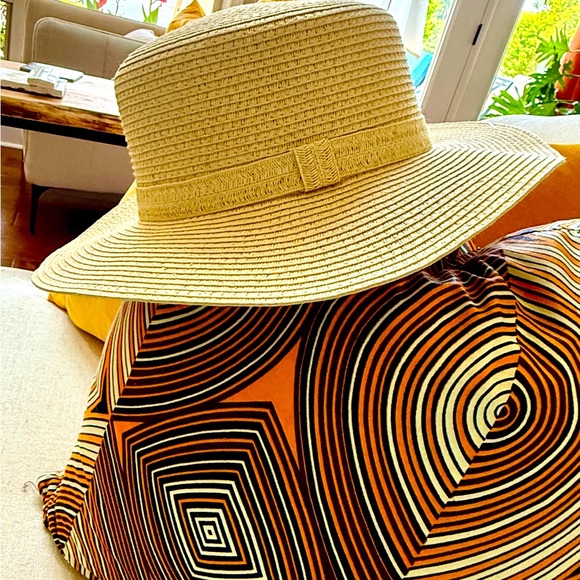 Perfect Straw Brim / Hat - Looks New - Picture 8 of 9